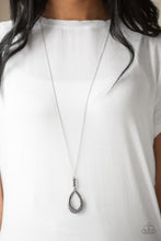 Load image into Gallery viewer, Paparazzi's R. Carpet Royal - Silver necklace