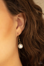 Load image into Gallery viewer, Paparazzi's Uptown Pearls - Brass necklace