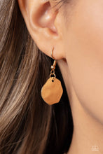 Load image into Gallery viewer, Paparazzi's Hammered Horizons - Gold necklace
