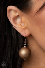 Load image into Gallery viewer, Paparazzi's A Warm Welcome - Brown/Copper necklace (Blockbusters)
