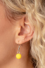 Load image into Gallery viewer, Paparazzi's Summer Splash - Yellow necklace
