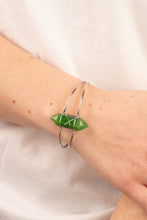 Load image into Gallery viewer, Paparazzi's Terra Transcendence - Green bracelet
