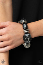 Load image into Gallery viewer, Paparazzi's Glaze Of Glory - Black bracelet (Blockbusters)
