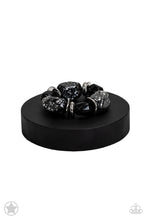Load image into Gallery viewer, Paparazzi's Glaze Of Glory - Black bracelet (Blockbusters)
