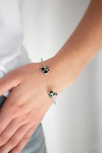 Load image into Gallery viewer, Paparazzi's Going For Glitter - Black bracelet

