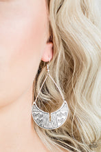 Load image into Gallery viewer, Paparazzi's Trading Post Trending - Silver earrings
