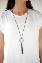 Load image into Gallery viewer, Paparazzi's Straight To The Top - Black necklace
