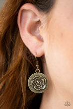 Load image into Gallery viewer, Paparazzi's Beautifully Belle - Brass necklace
