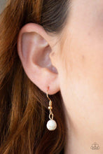 Load image into Gallery viewer, Paparazzi's Basic Groundwork - Gold necklace
