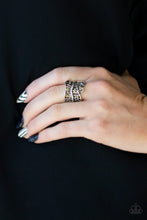 Load image into Gallery viewer, Paparazzi's Stage Struck - Green ring
