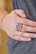 Load image into Gallery viewer, Paparazzi's Make Waves - Purple ring
