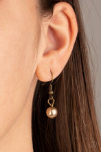 Load image into Gallery viewer, Paparazzi's High Heels and Hustle - Brass Pearl necklace
