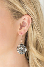 Load image into Gallery viewer, Paparazzi's Written In The STAR LILIES - White necklace
