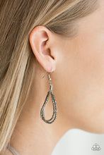 Load image into Gallery viewer, Paparazzi's Catwalk Queen - Gunmetal Seed Beads necklace
