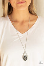 Load image into Gallery viewer, Paparazzi's Notorious Noble - Silver necklace
