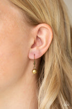 Load image into Gallery viewer, Paparazzi's Fashionista Flair - Brass necklace
