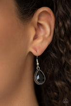 Load image into Gallery viewer, Paparazzi's Socialite Social - Black necklace
