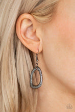 Load image into Gallery viewer, Paparazzi's Backstreet Bandit - Black necklace
