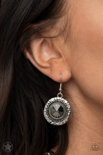 Load image into Gallery viewer, Paparazzi's Global Glamour necklace (Blockbusters)
