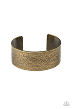 Load image into Gallery viewer, Paparazzi's Garden Variety - Brass bracelet
