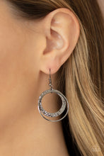 Load image into Gallery viewer, Paparazzi's Metro Eclipse - Black necklace
