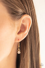Load image into Gallery viewer, Paparazzi's All The World's My Stage - Gold necklace
