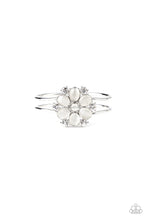 Load image into Gallery viewer, Paparazzi's Garden Extravagance - White bracelet
