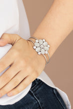 Load image into Gallery viewer, Paparazzi's Garden Extravagance - White bracelet
