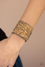 Load image into Gallery viewer, Paparazzi's Cork Congo - Brass Urban bracelet
