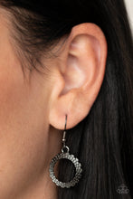 Load image into Gallery viewer, Paparazzi's PIXEL Perfect - Black necklace
