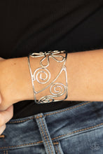 Load image into Gallery viewer, Paparazzi's Groovy Sensations - Silver bracelet
