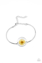 Load image into Gallery viewer, Paparazzi's Cottage Season - Yellow bracelet
