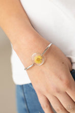 Load image into Gallery viewer, Paparazzi's Cottage Season - Yellow bracelet
