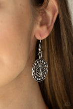 Load image into Gallery viewer, Paparazzi's One MANDALA Show - Orange Urban necklace

