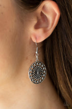 Load image into Gallery viewer, Paparazzi's One MANDALA Show - Yellow Urban necklace
