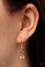 Load image into Gallery viewer, Paparazzi's Mini MVP - Gold necklace (choker)
