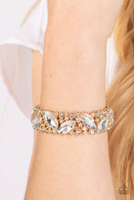 Load image into Gallery viewer, Paparazzi's Full Body Chills - Gold bracelet
