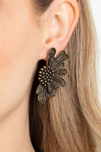 Load image into Gallery viewer, Paparazzi's Farmstead Meadow - Brass earrings
