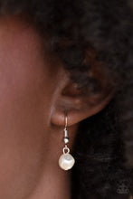 Load image into Gallery viewer, Paparazzi's Modern Marina - Blue Pearl necklace

