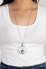 Load image into Gallery viewer, Paparazzi's Swinging Shimmer - Green Necklace
