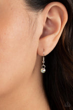 Load image into Gallery viewer, Paparazzi's Swinging Shimmer - Green Necklace
