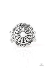 Load image into Gallery viewer, Paparazzi's Daringly Daisy - White ring
