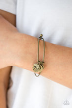 Load image into Gallery viewer, Paparazzi's Dreamy Dandelions - Brass bracelet
